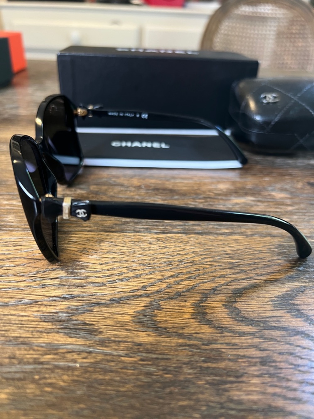 CHANEL Black Oversized Cat-Eye Sunglasses - Picture 3 of 10